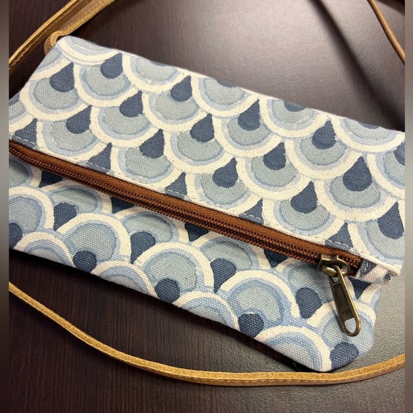 DEMDACO JOYN Hip Cross Body Bag - Coastal Themed - Picture 2 of 7